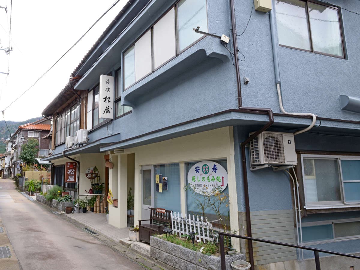 A quiet mountain spring in northwest Yamaguchi