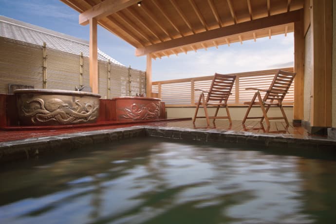 100% source-fed sea onsen
