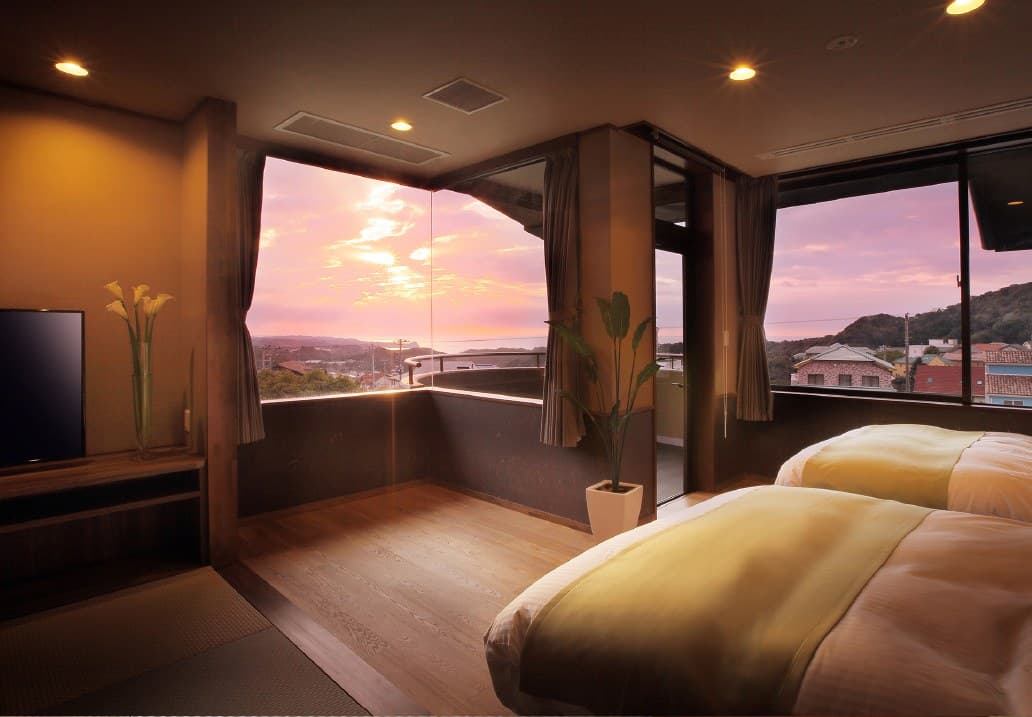 Rooms facing the ocean