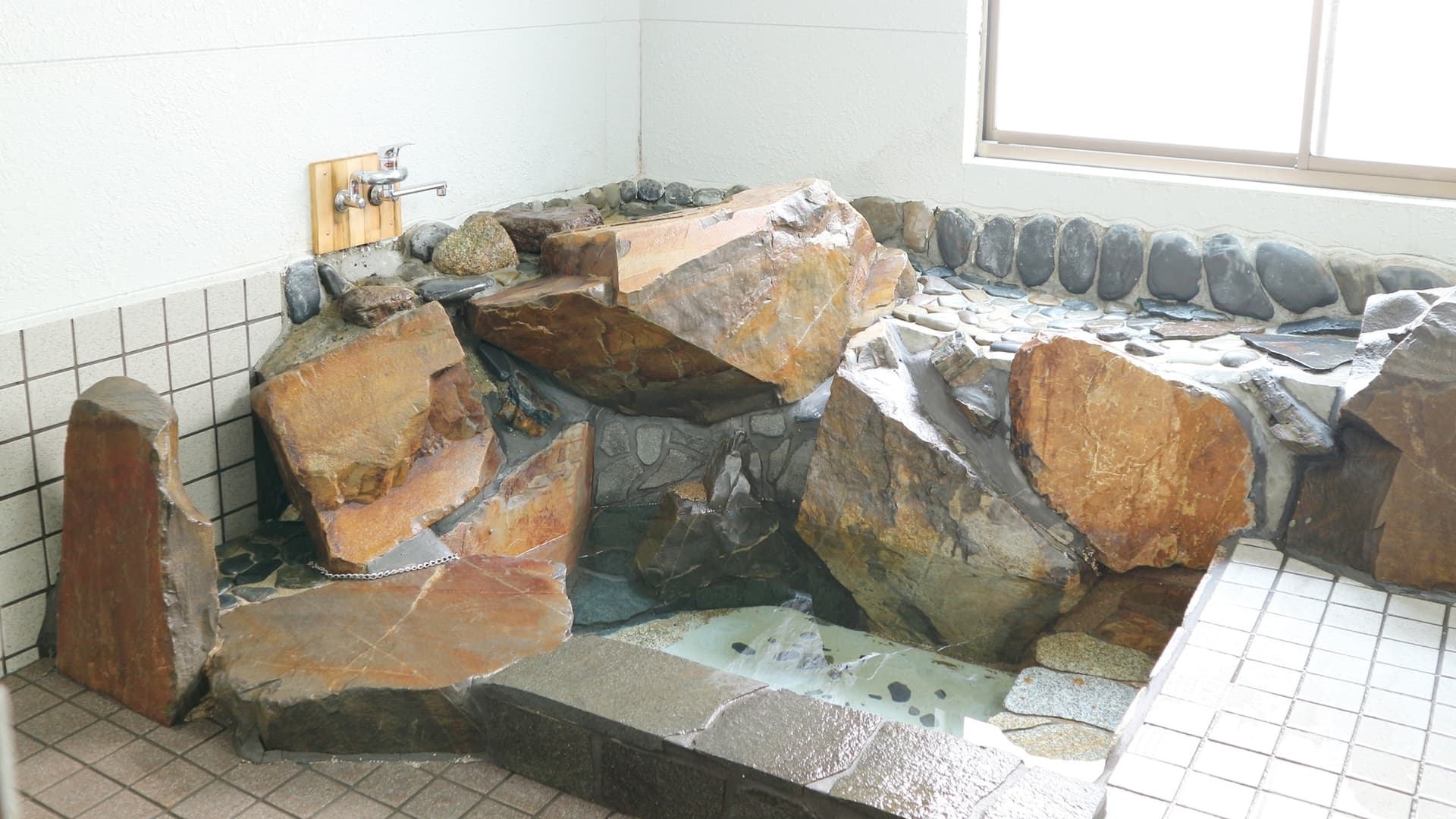 Rock Baths for Men and Women