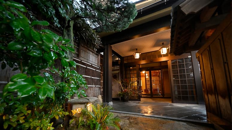Karatsu's Charm and Easy Access