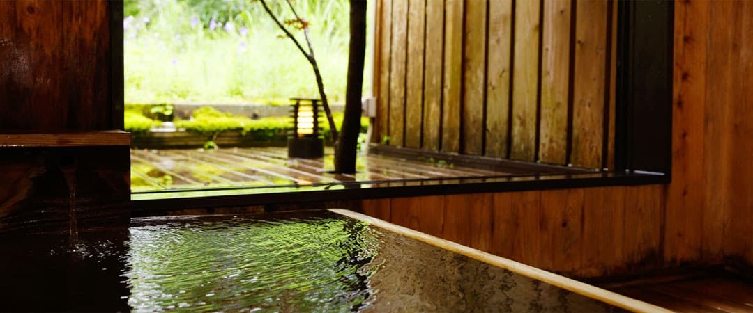 An Open-Air Bath Facing the Forest