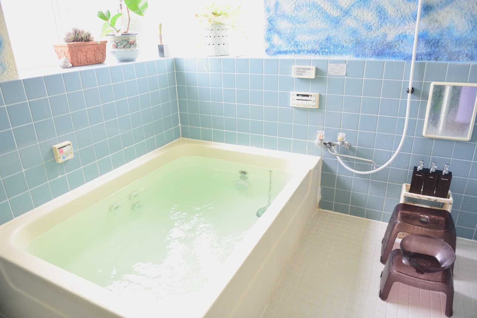 A 24-Hour Private Bath and Dining Room
