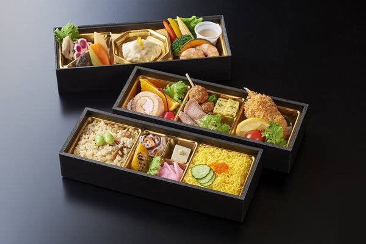 A Refined Seasonal Bento, Served in Your Room