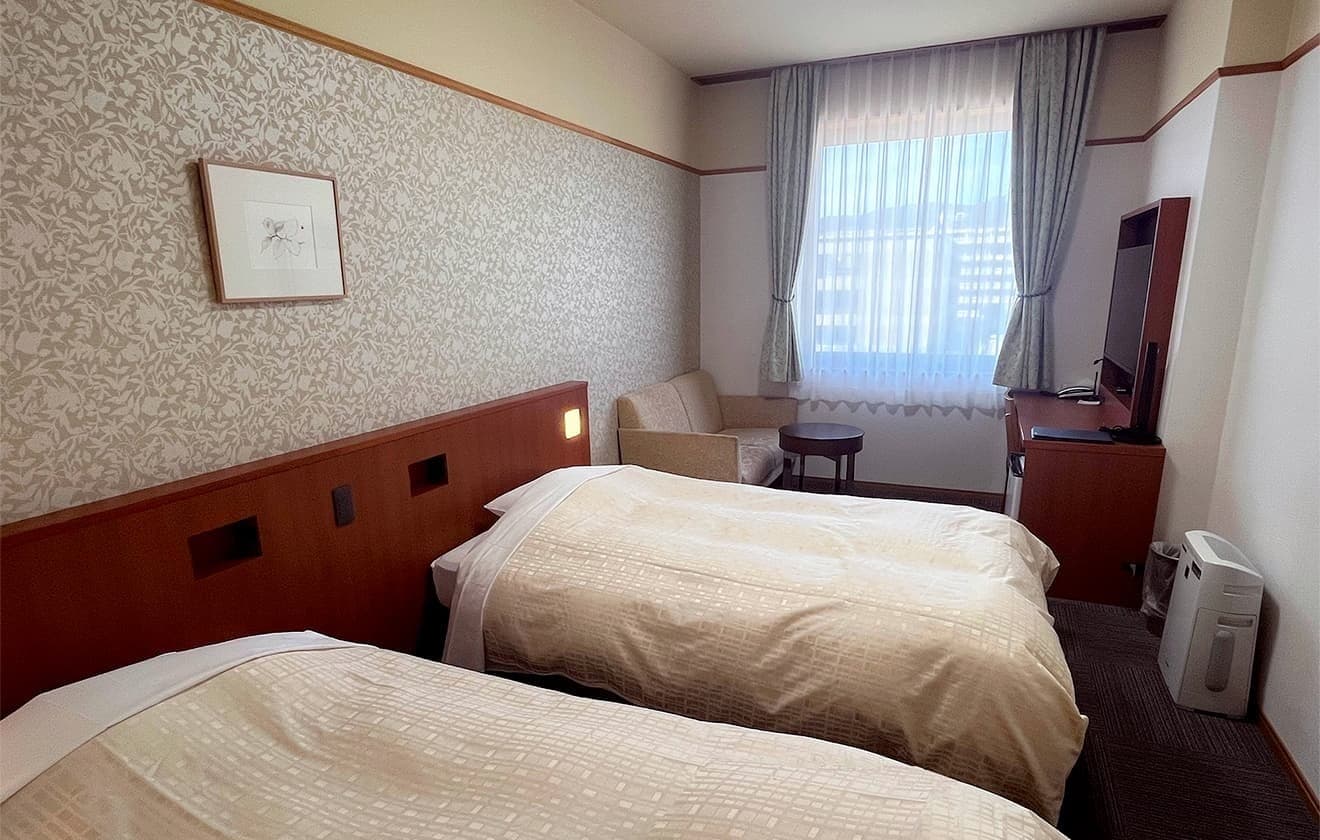 50 Years Open, a Public Hotel Run by a Mutual Aid Association