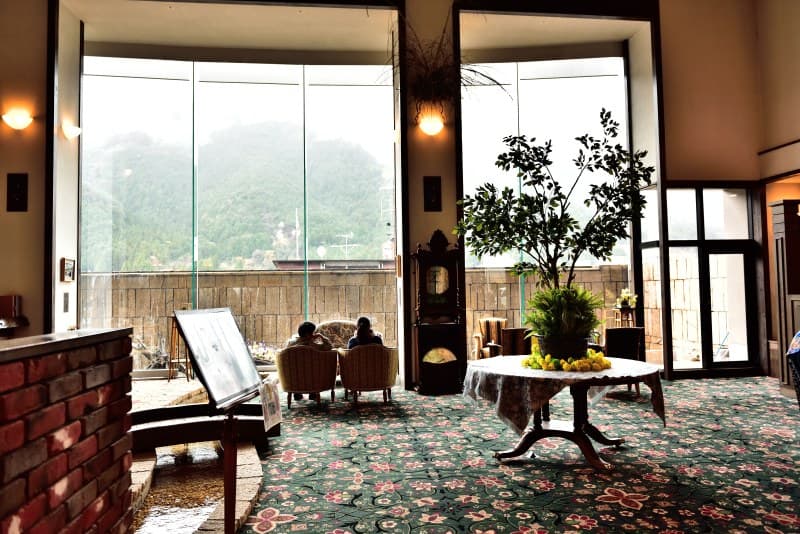 An Antique-Filled Lobby and Facilities