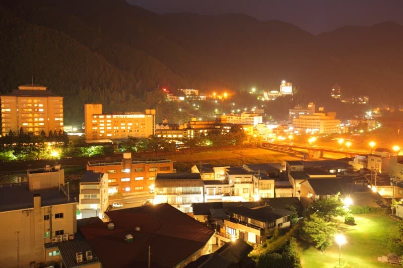Night Views of Gero Onsen's Streets