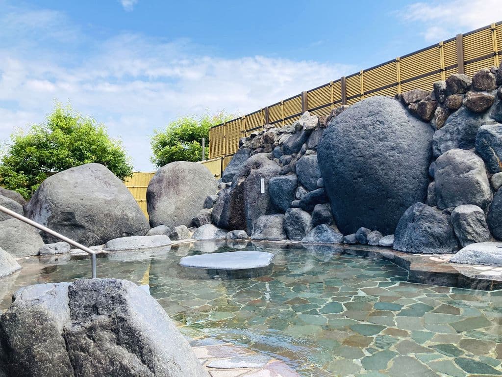 An Open-Air Bath of Natural Stone
