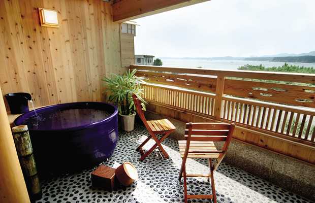 Private Open-Air Baths Facing the Sea