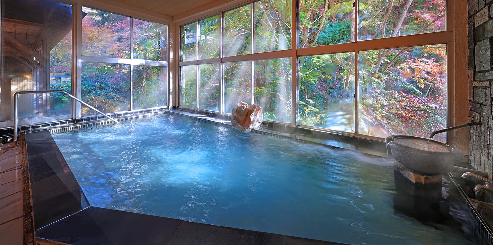 An Open-Air Bath for Every Season