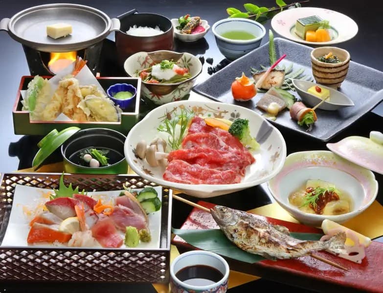 Kaiseki Capturing Hoshino Village's Four Seasons