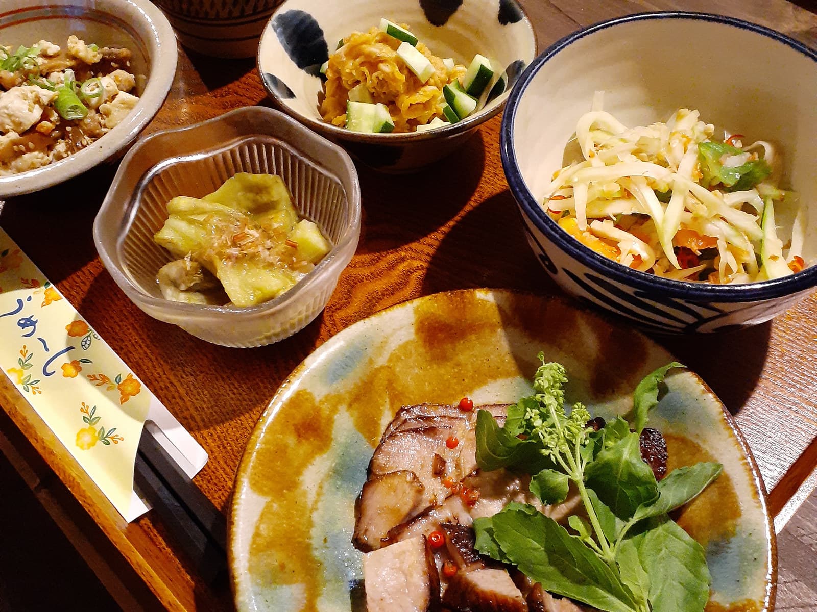 Okinawan Home Cooking That Changes Daily
