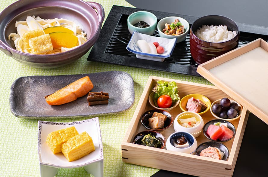 Breakfast and Dining