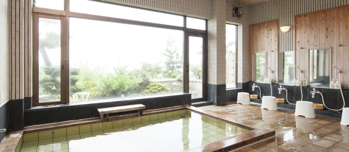 Nagisa no Yu, a Grand Bath Embracing the Sea