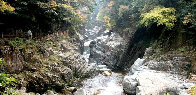Sandankyo's Gorge Scenery Through the Seasons
