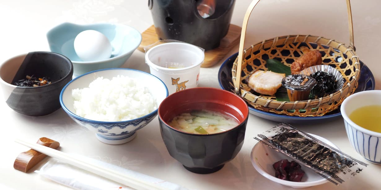 A Hearty Breakfast, a Light Start to Hiking