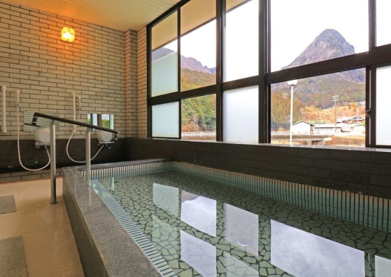 A Quiet Mountain Bathhouse