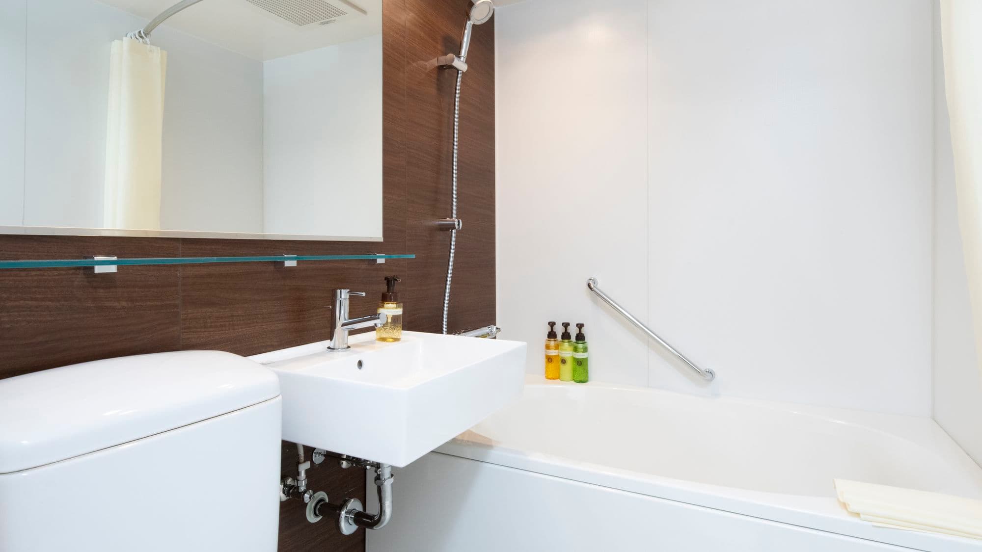 Bathroom/Superior View Twin