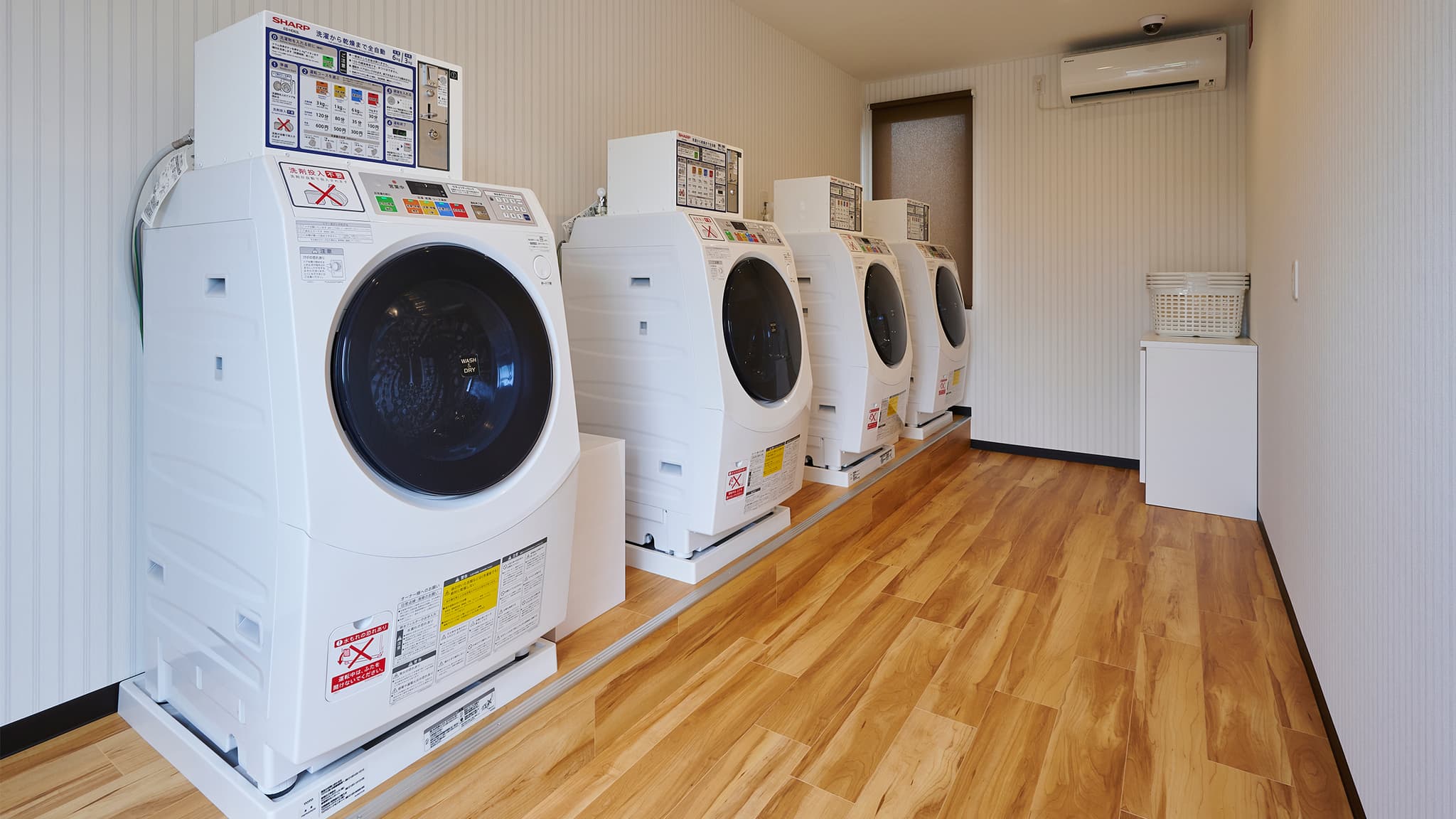 Coin laundry (charges apply)