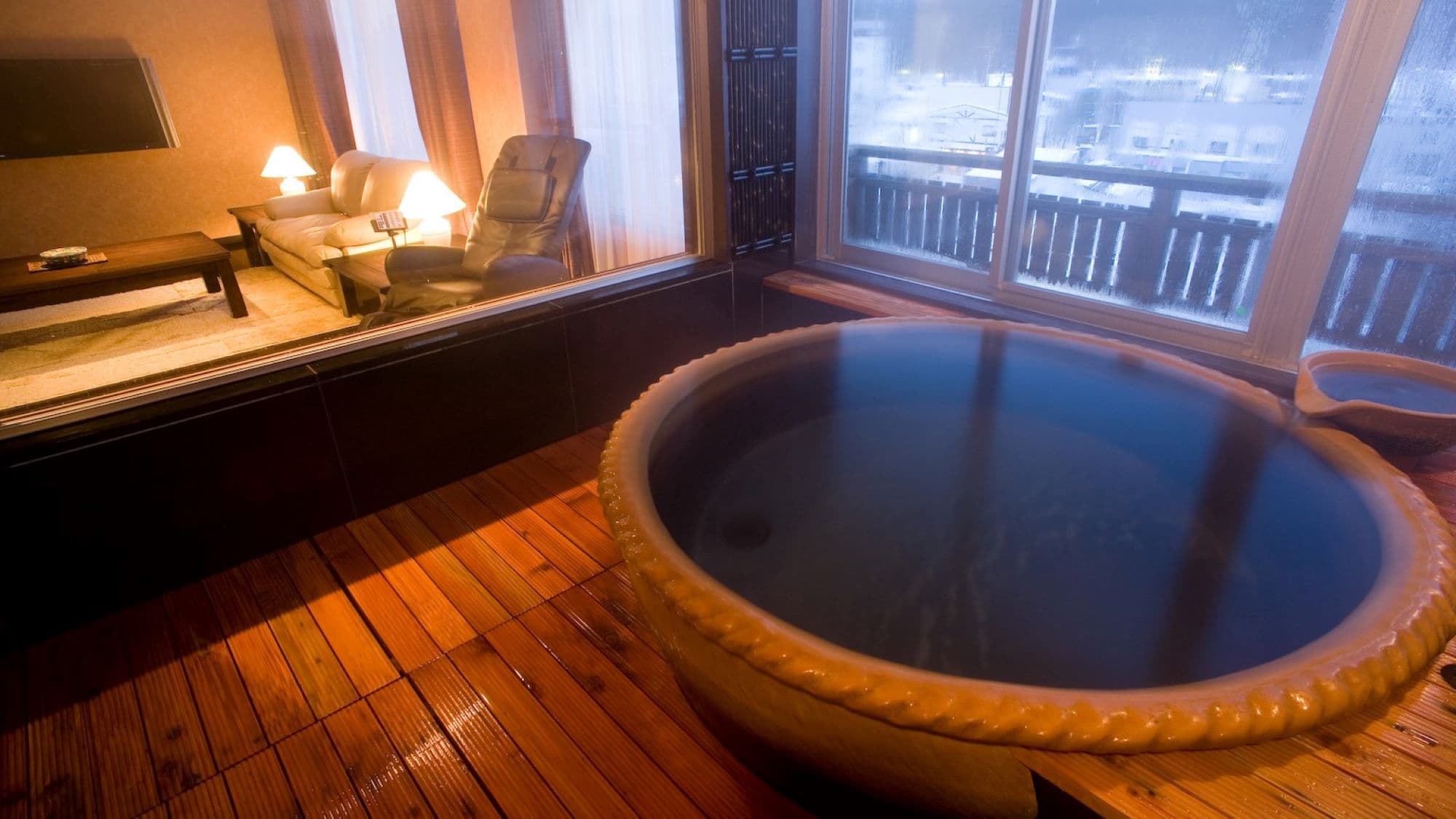 [West Wing] VIP room open-air bath *Please note that the open-air bath in the guest room is not a hot spring.