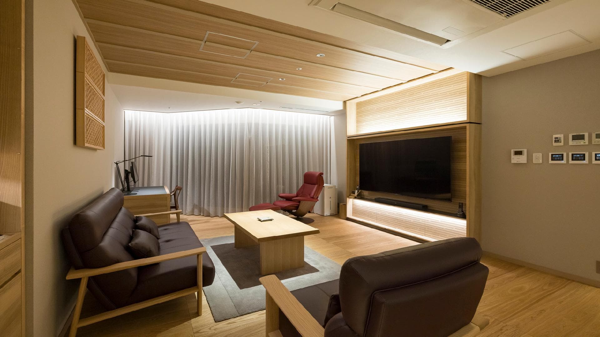 East building 100㎡・living room