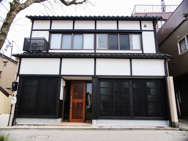 Tomarigi House