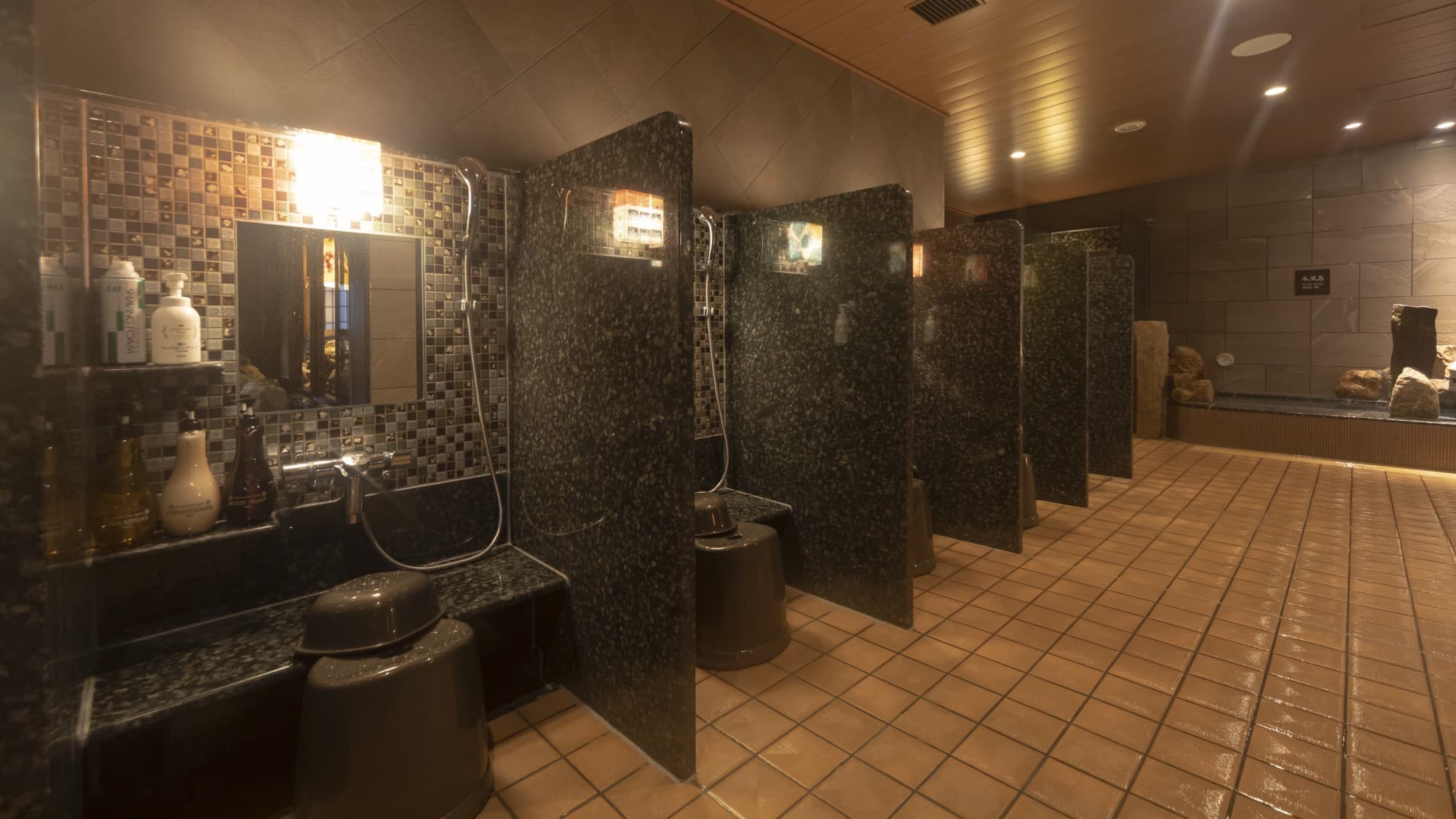 [Women] Large communal bath Washing area