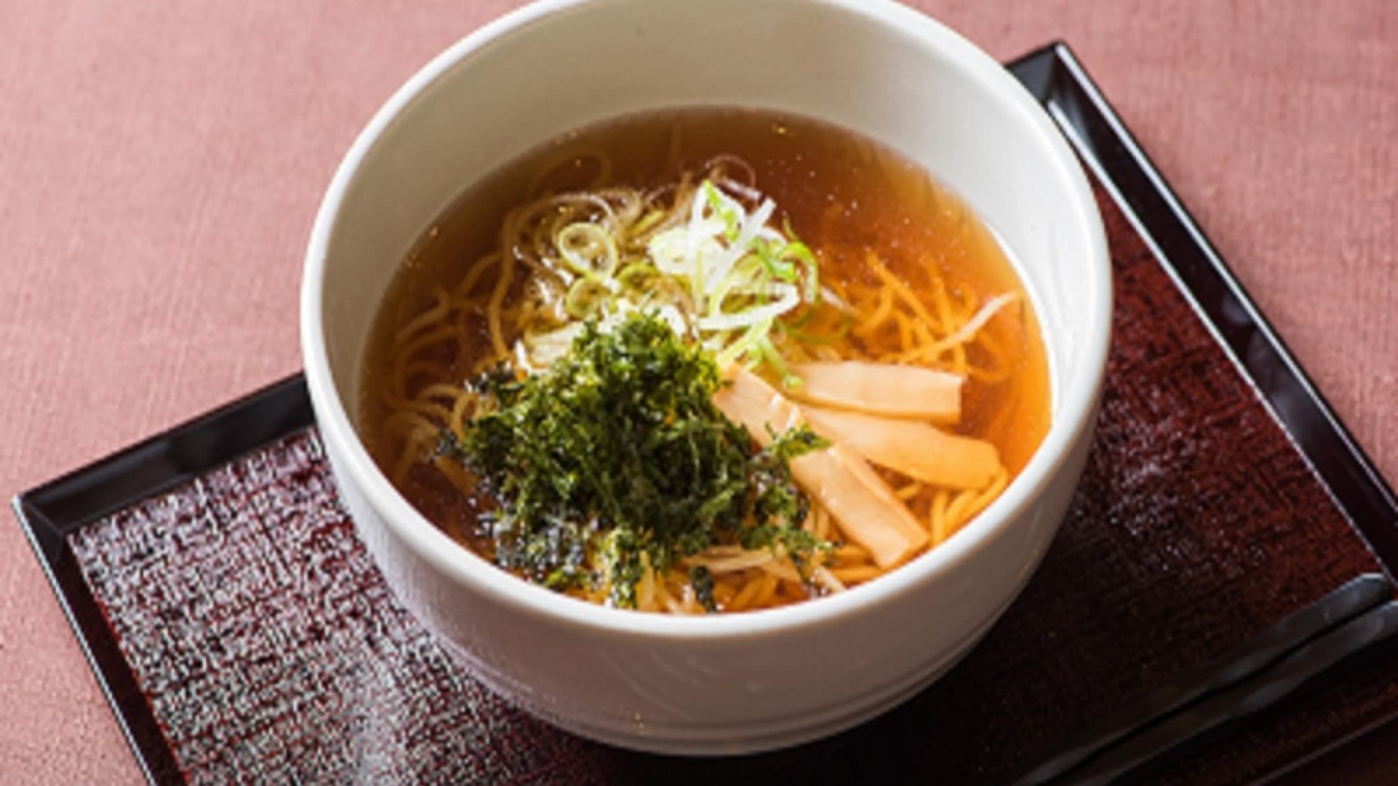 밤에 즐기는 무료 라멘