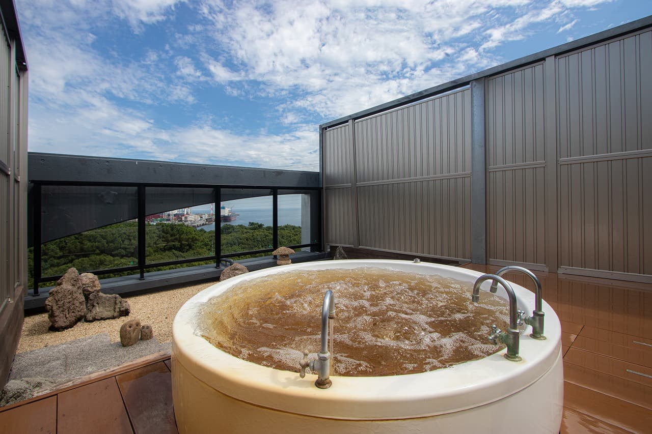 Rooftop open-air bath