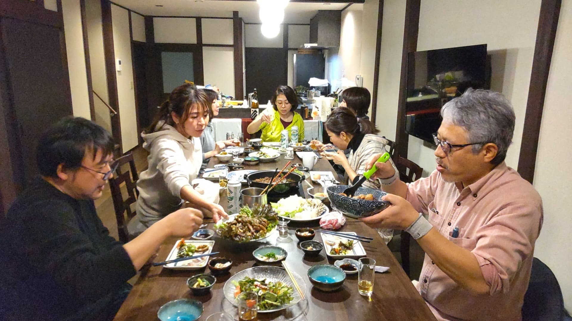 A banquet that lasts until midnight!