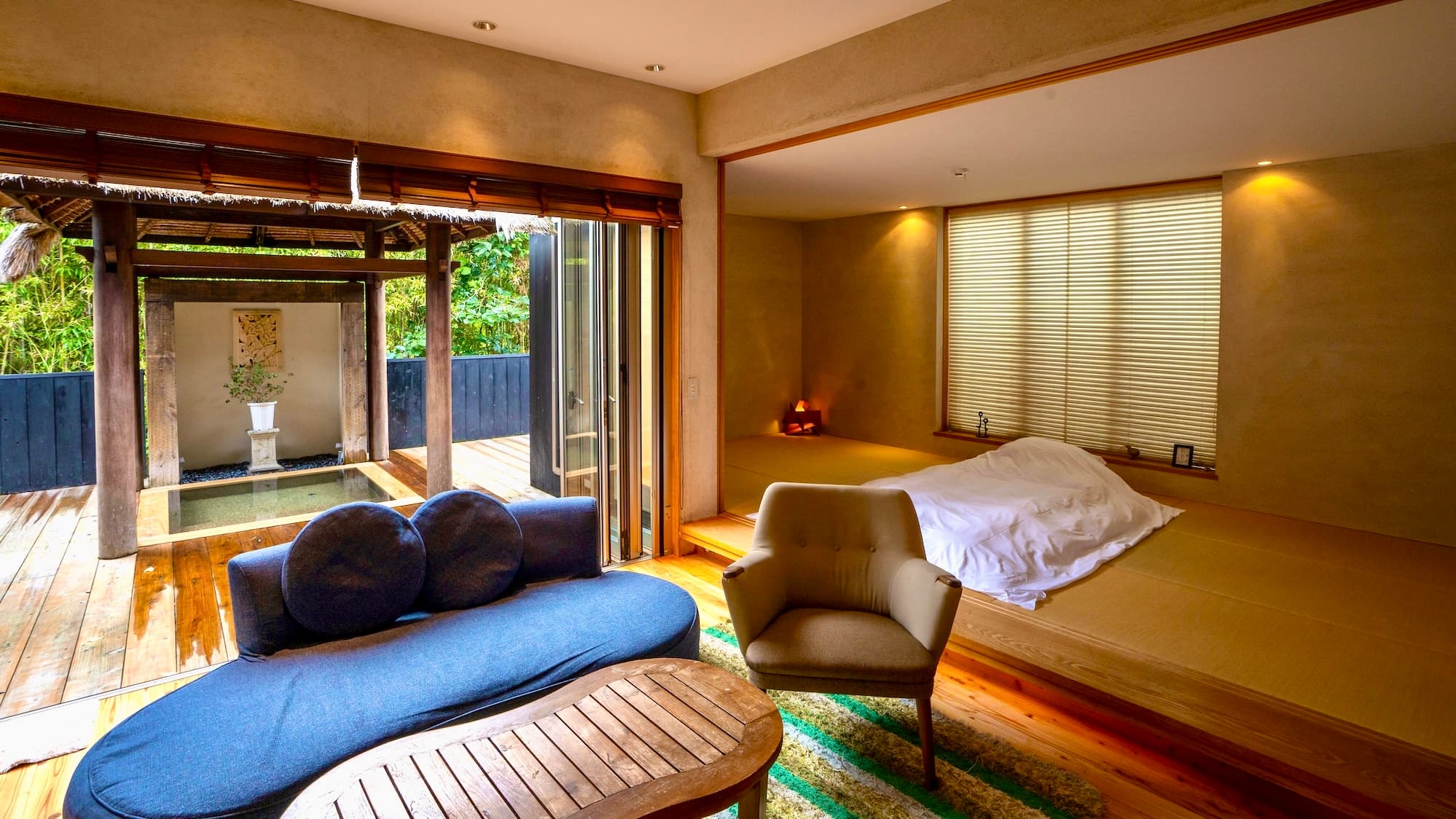 [Asian Suite] Gazebo roof on the open-air bath on the expansive deck / Separate