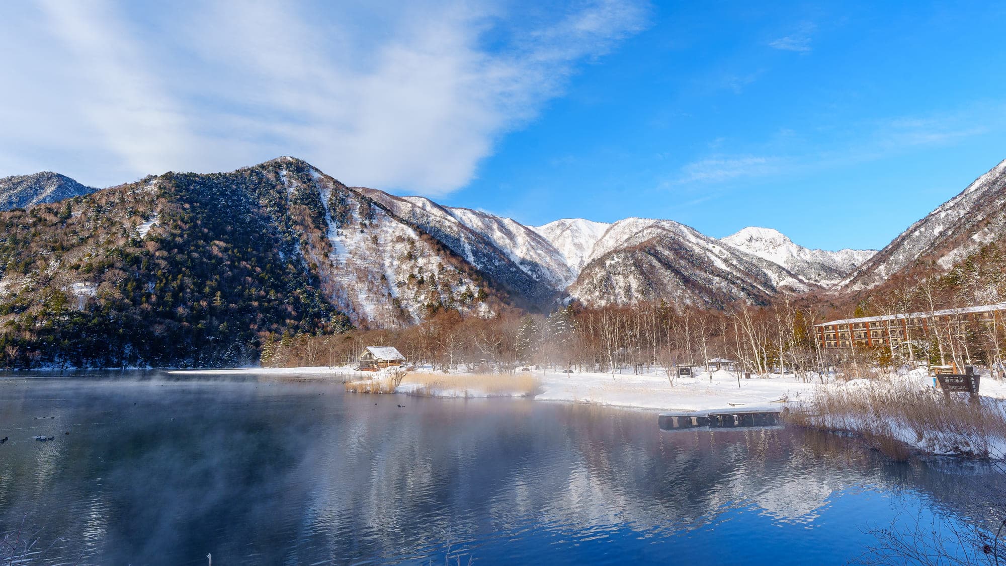 Snowy scenery at Lake Yunoko *5 minutes walk from the hotel