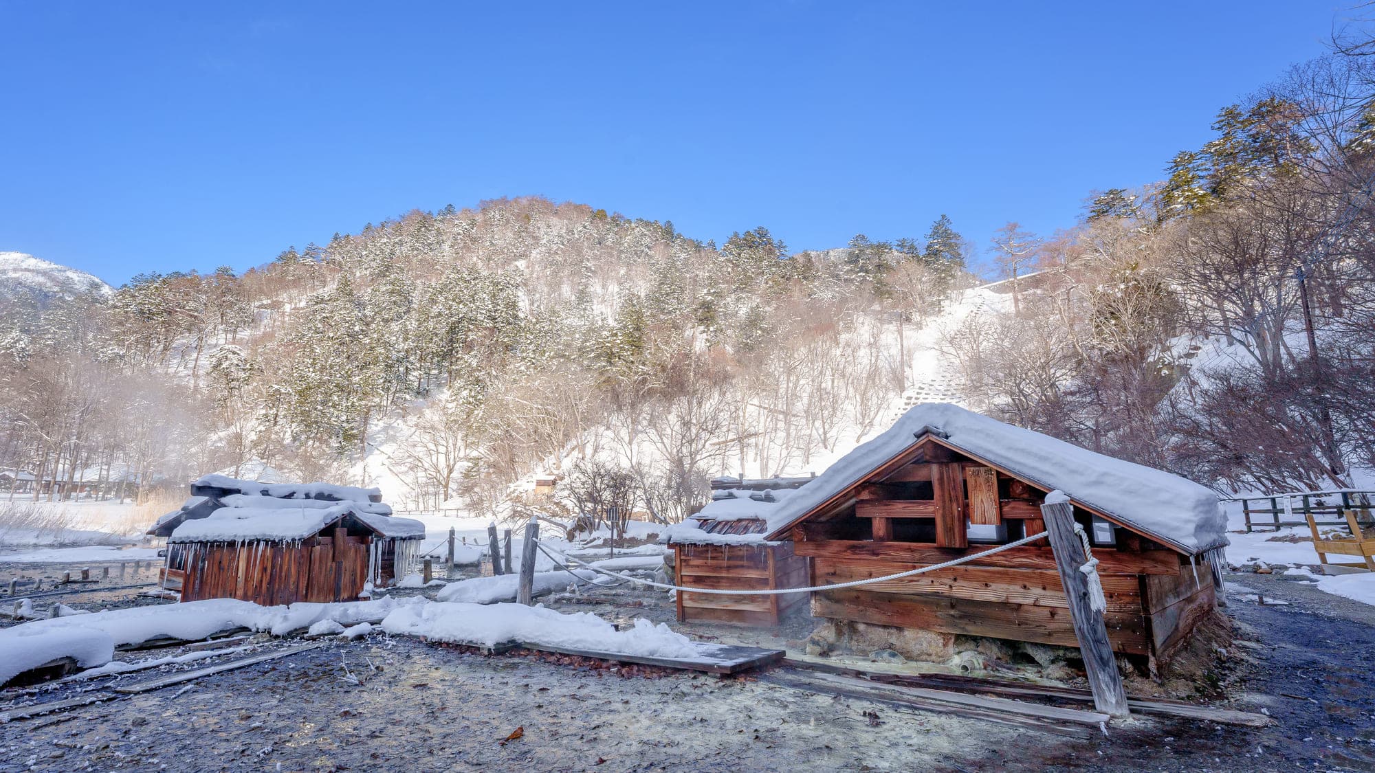 In winter, the scent of sulfur fills the air at Yumoto Onsen. *5 minutes walk from the hotel