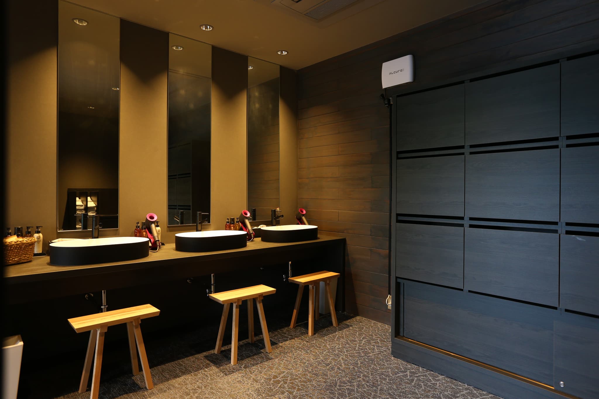 ONJAKU powder room