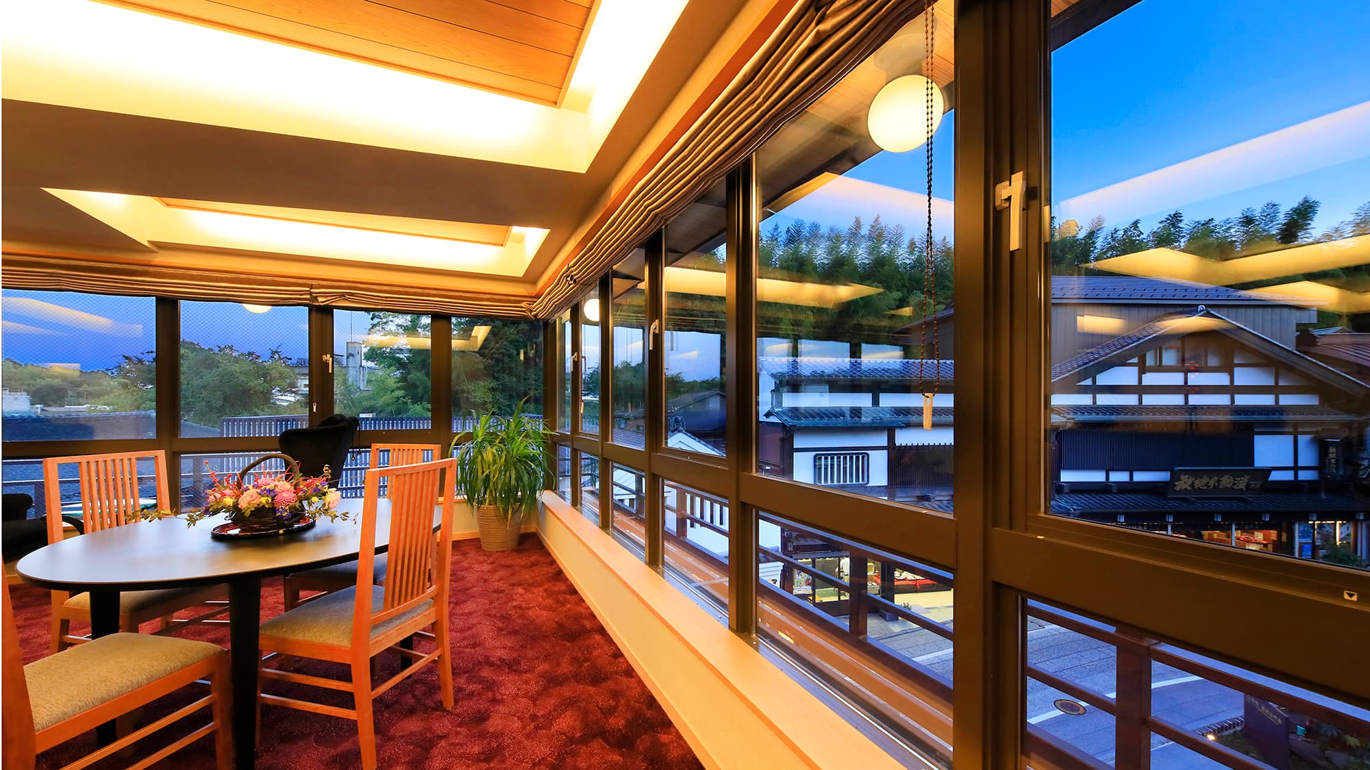 [Premium Japanese-style Suite] A supremely relaxing space facing the main approach to Naritasan and overlooking the roof tiles of Shinshoji Temple