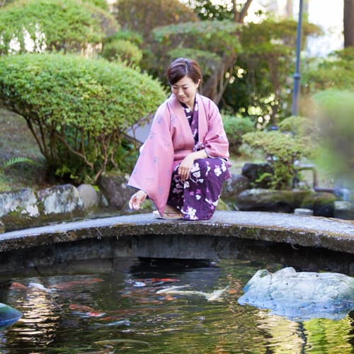 [Courtyard] You can get off the courtyard to the Kinugawa River that flows just below.