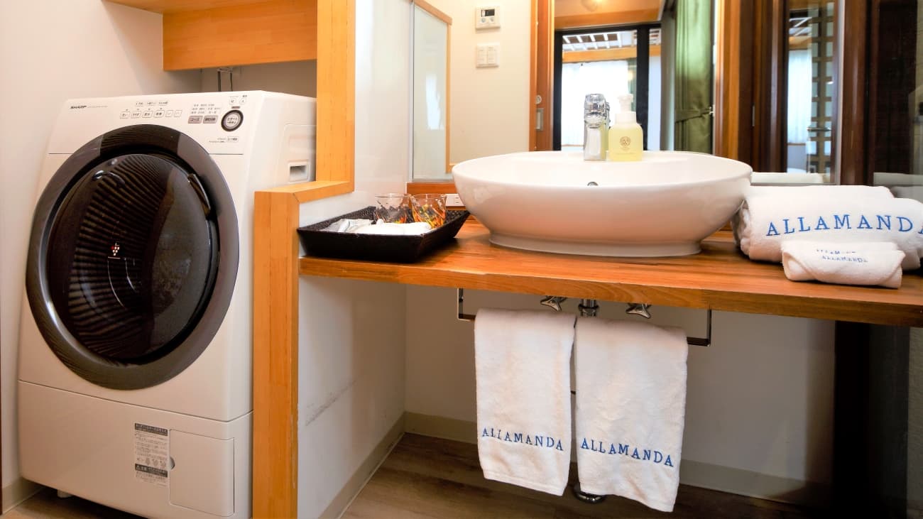 [Washing space] The guest rooms are equipped with laundry facilities. It is convenient for washing swimsuits and for long-term stays.