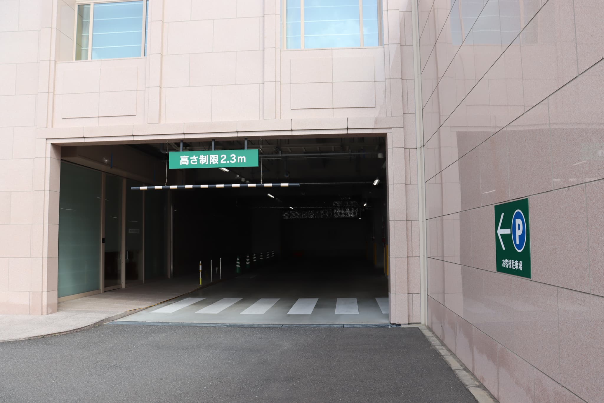 1F parking lot entrance