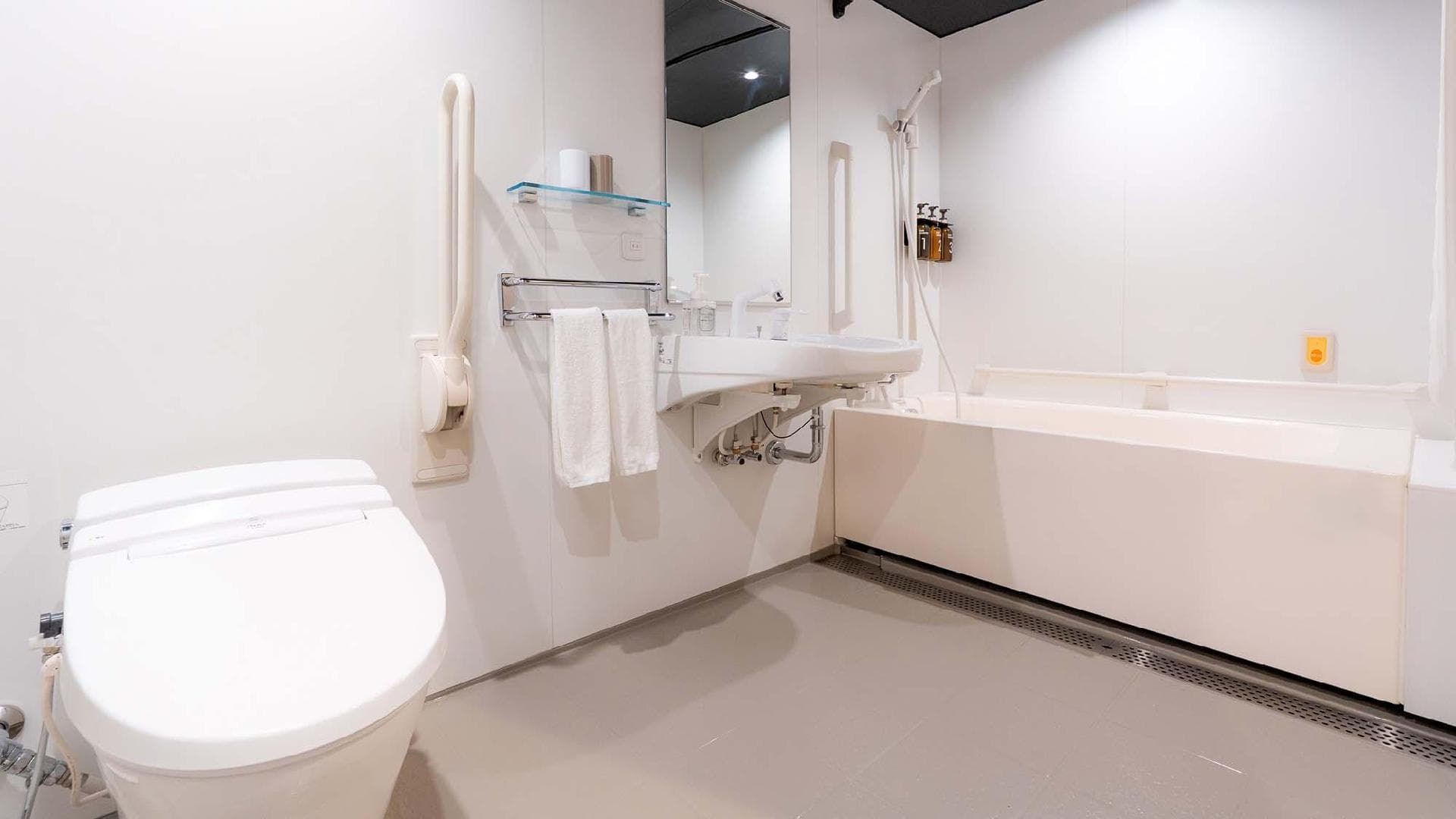 Universal double bathroom