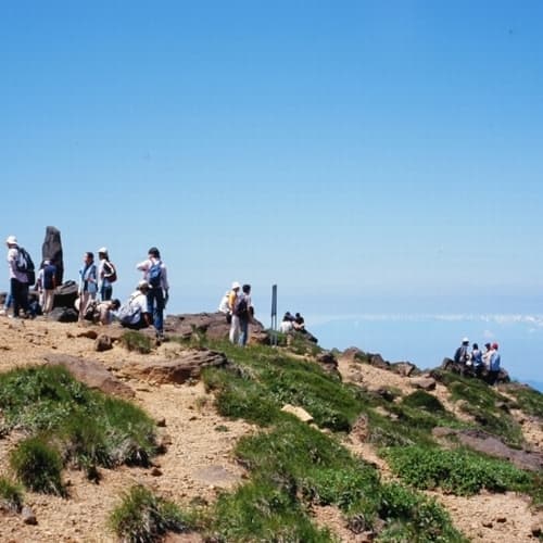 [Zao Okama] You can see a superb view from the top of the mountain. From the echo line to the summit