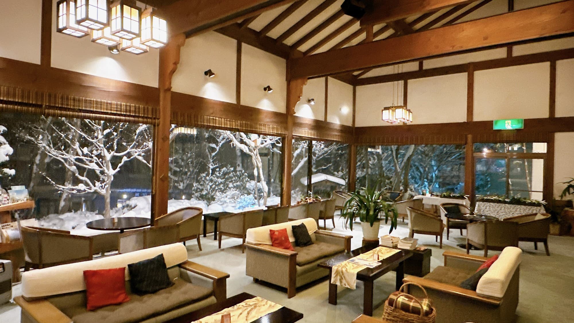 Lobby (winter)