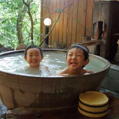 Private outdoor bath (for children)