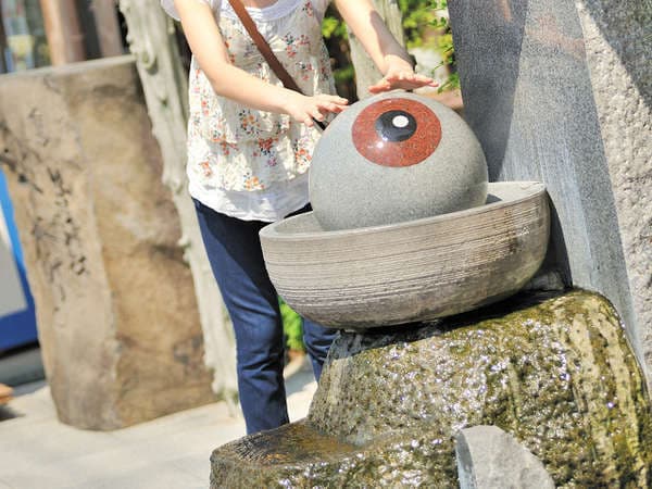 Get the blessings of Eyeball Man.
