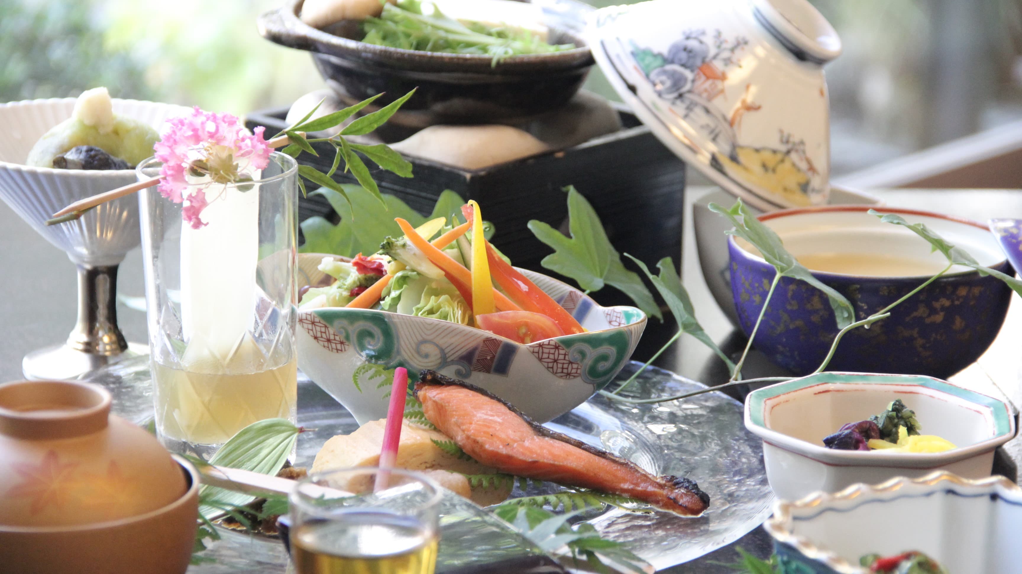 Enjoy a hearty Japanese set meal made with plenty of local ingredients!