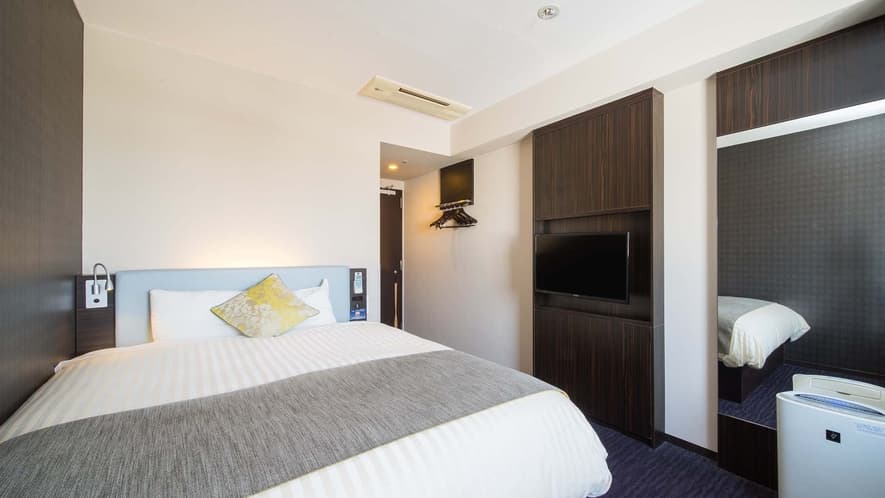 Queen Bed Room