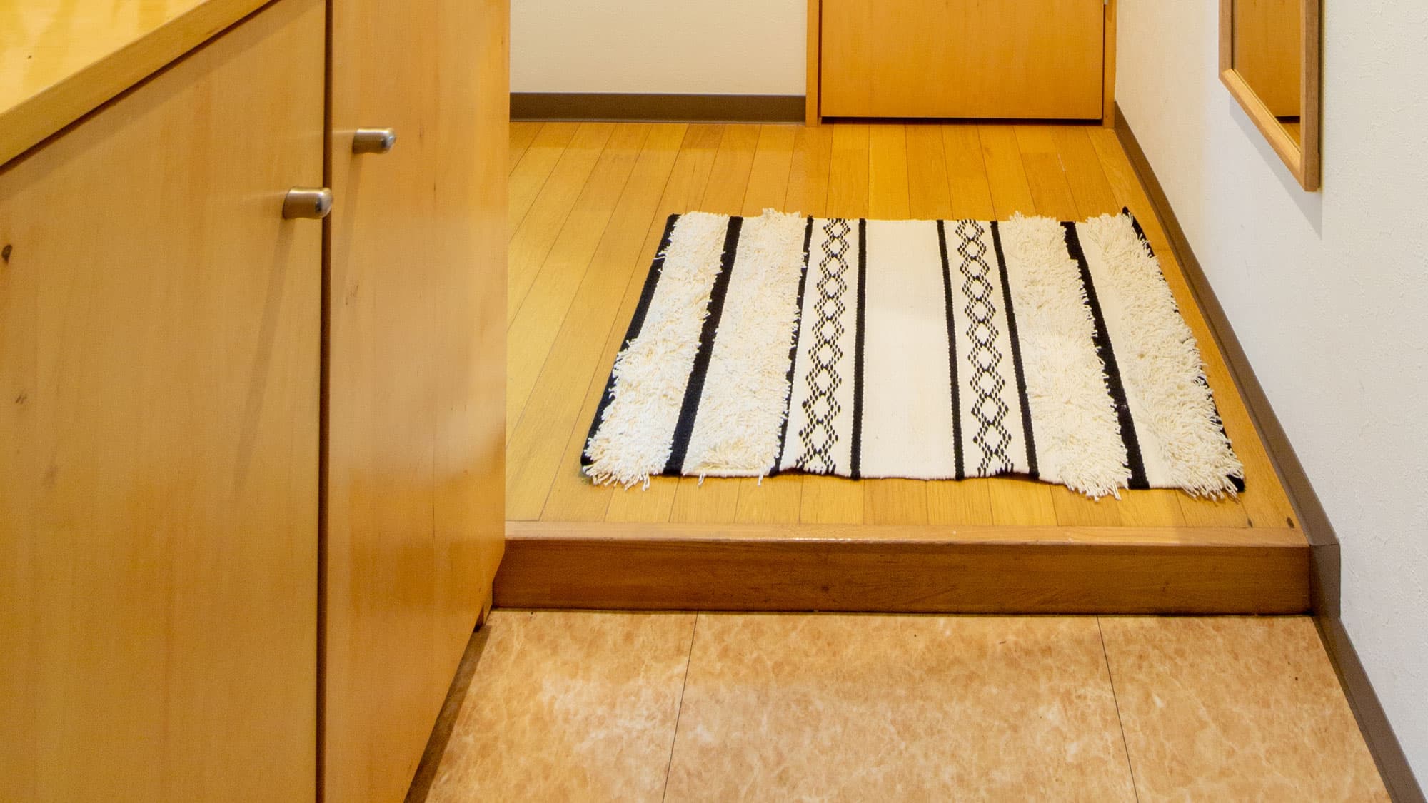 [Guest room] Entrance area - Shoeboxes are also available, making them convenient for group trips