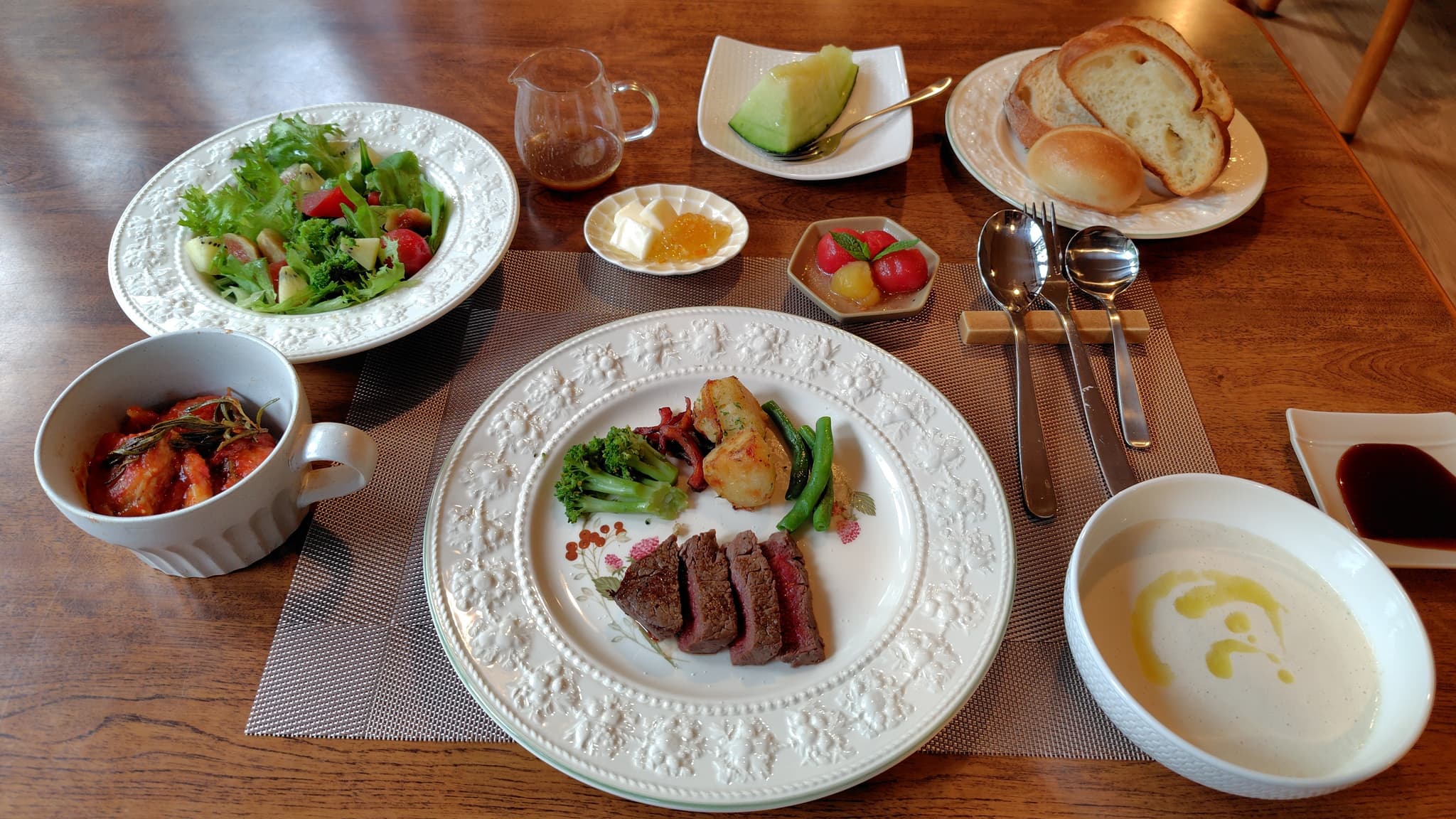 Dinner on a certain day (The menu changes depending on the season and the day)