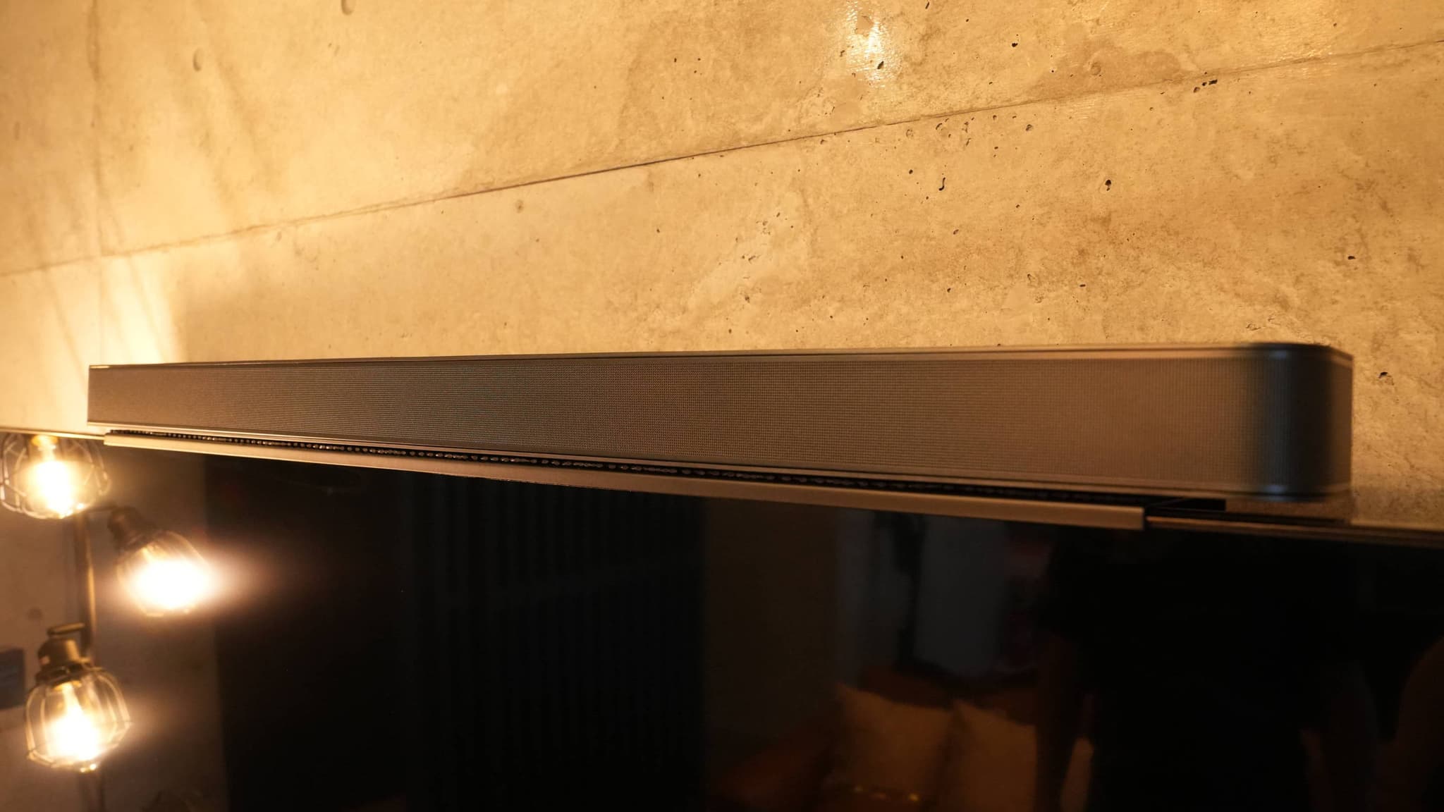 Room equipment: Speakers
