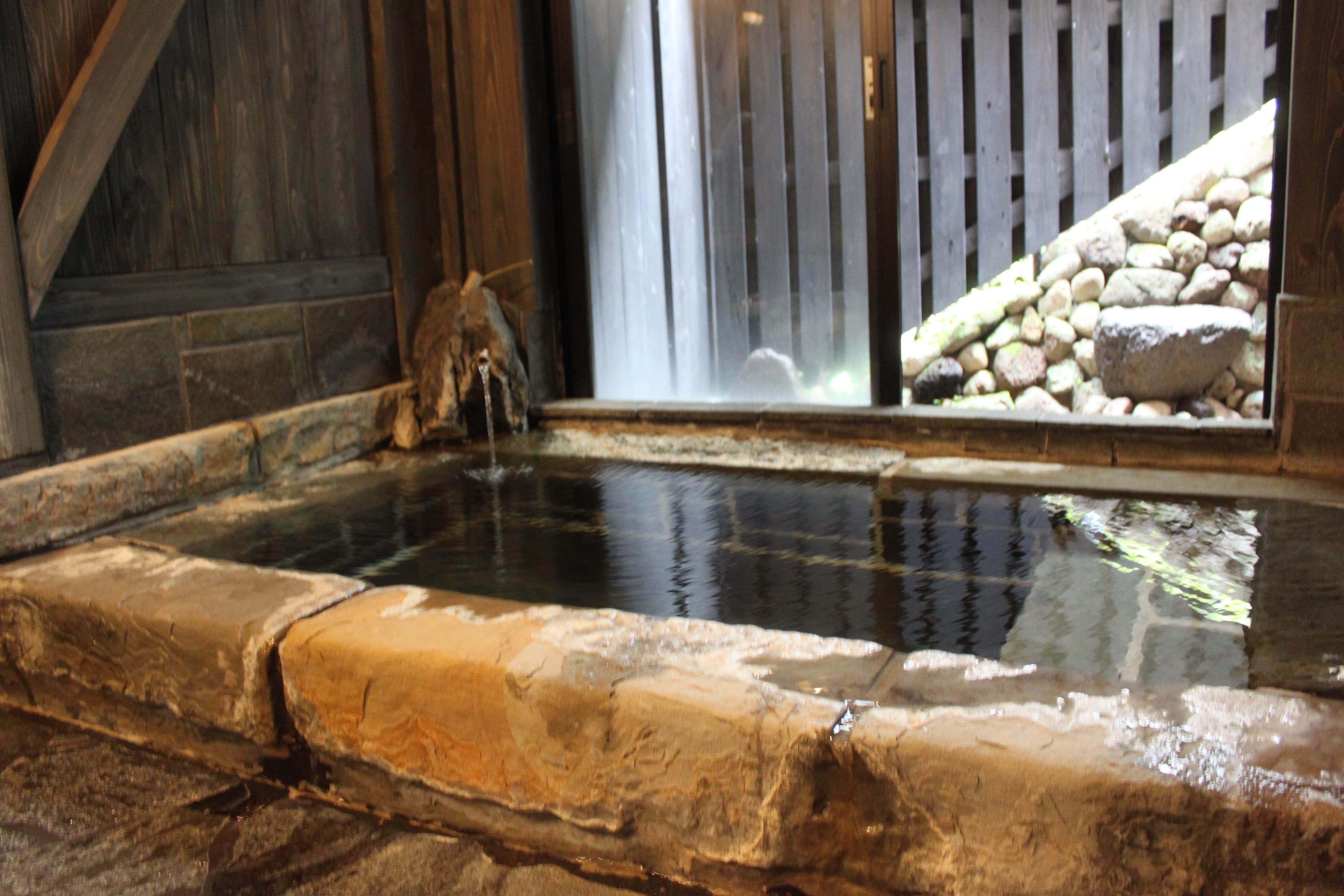 ■ Stone hot water