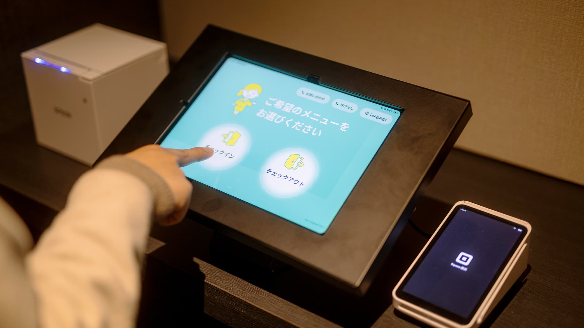 This is an unmanned hotel. After entering the building, please proceed to the self-check-in counter.